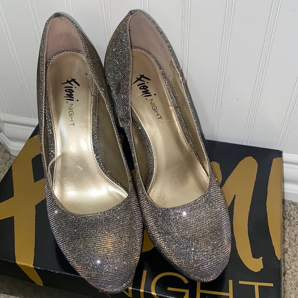 Fiomi Night Color Shifting Heels